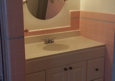 terri and karmen guest bathroom3